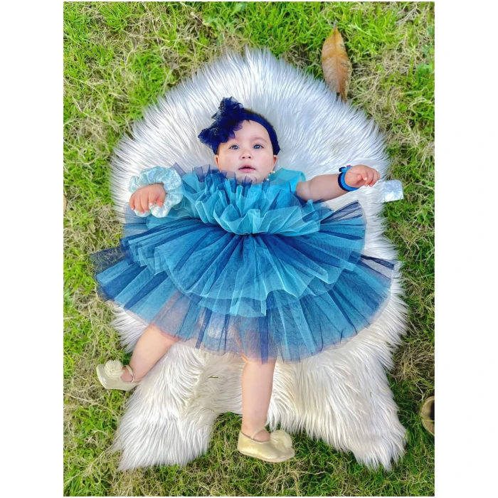 Belle in Blue Tones - Image 4