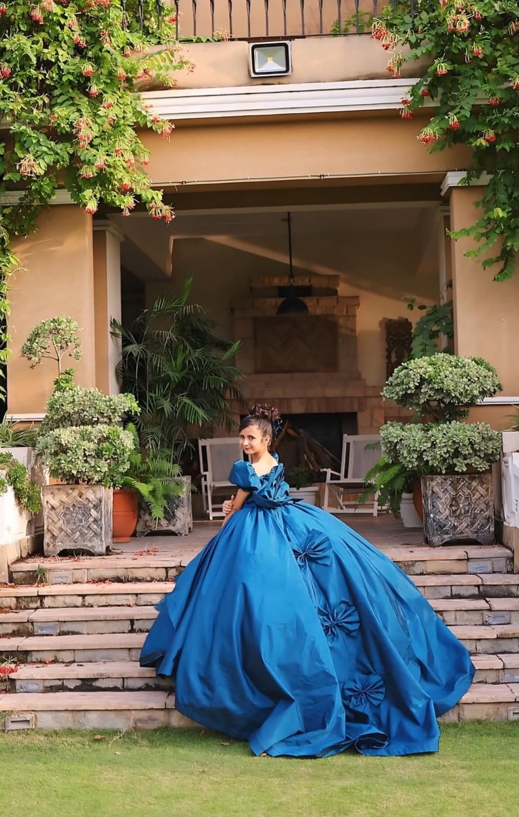 Ruffle Of Grace in Zink